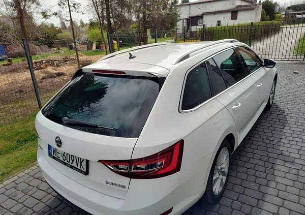 Skoda Superb cena 97899 przebieg: 121247, rok produkcji 2019 z Prudnik małe 562
